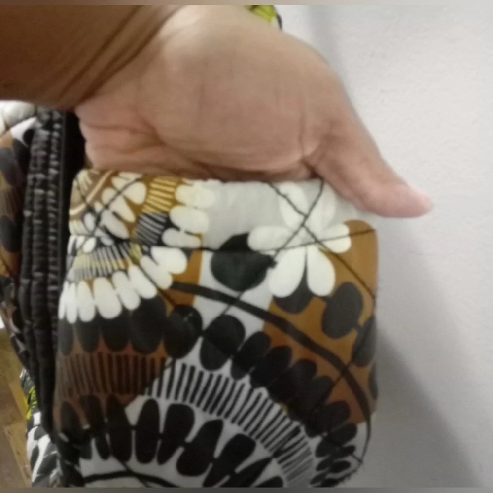 EUC Vera Bradley Women's Laptop, Messenger Crossbody Bag, Magnetic Closure